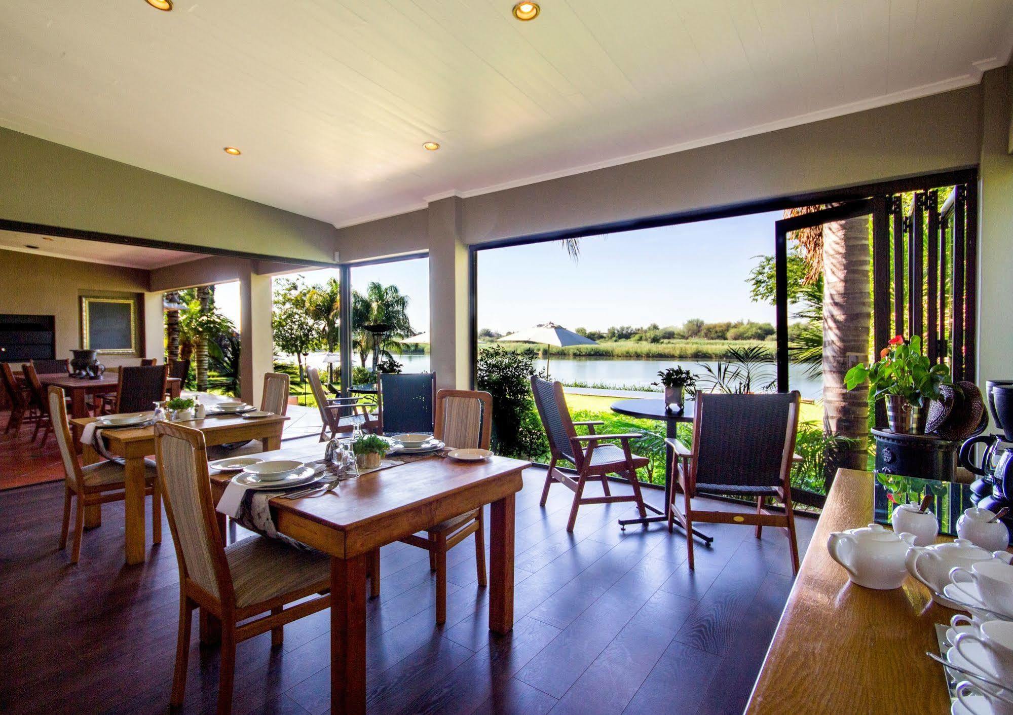 River Place Manor Upington Bagian luar foto