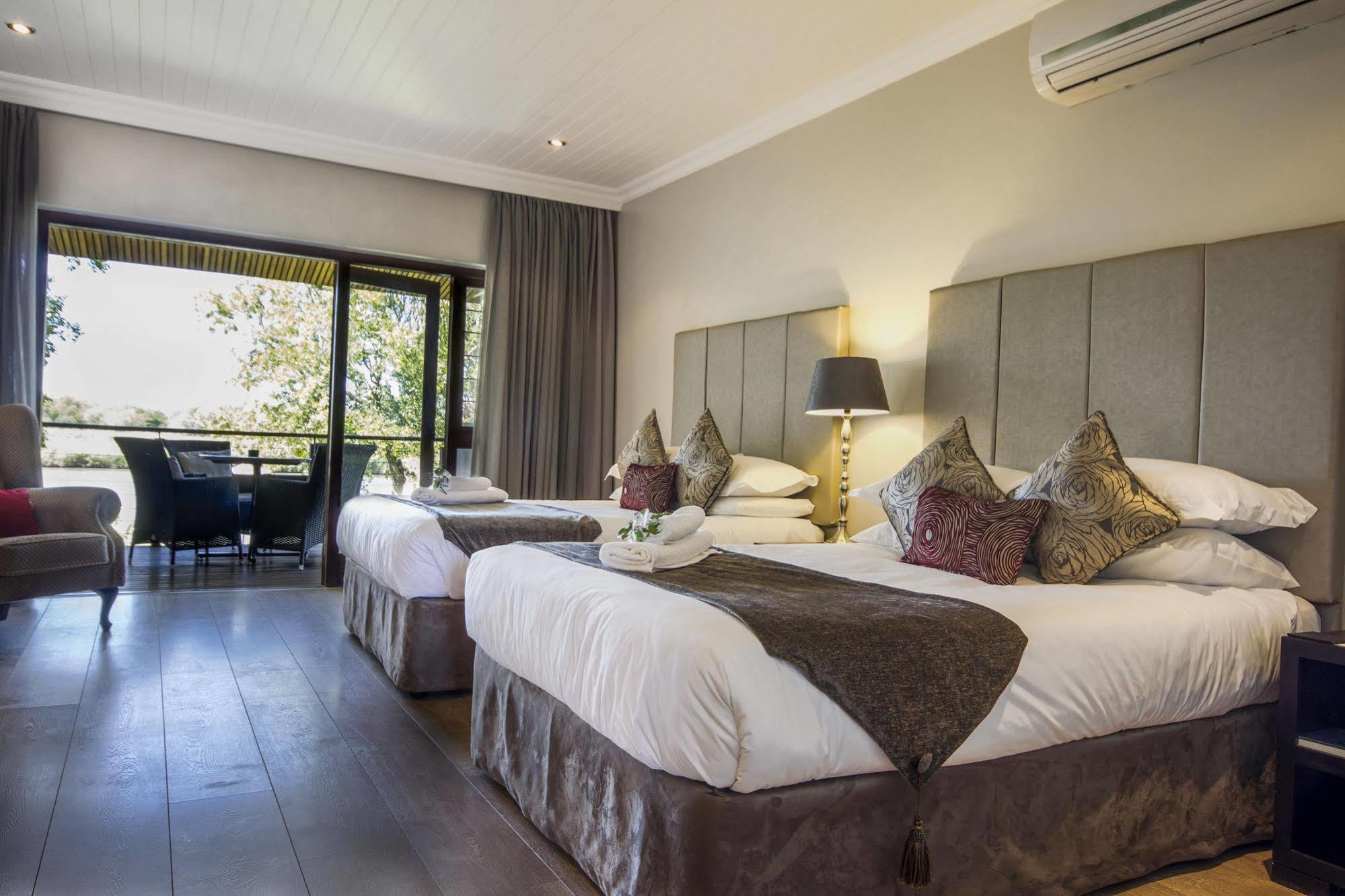 River Place Manor Upington Bagian luar foto