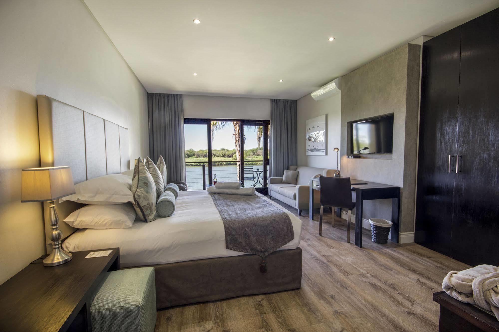 River Place Manor Upington Bagian luar foto
