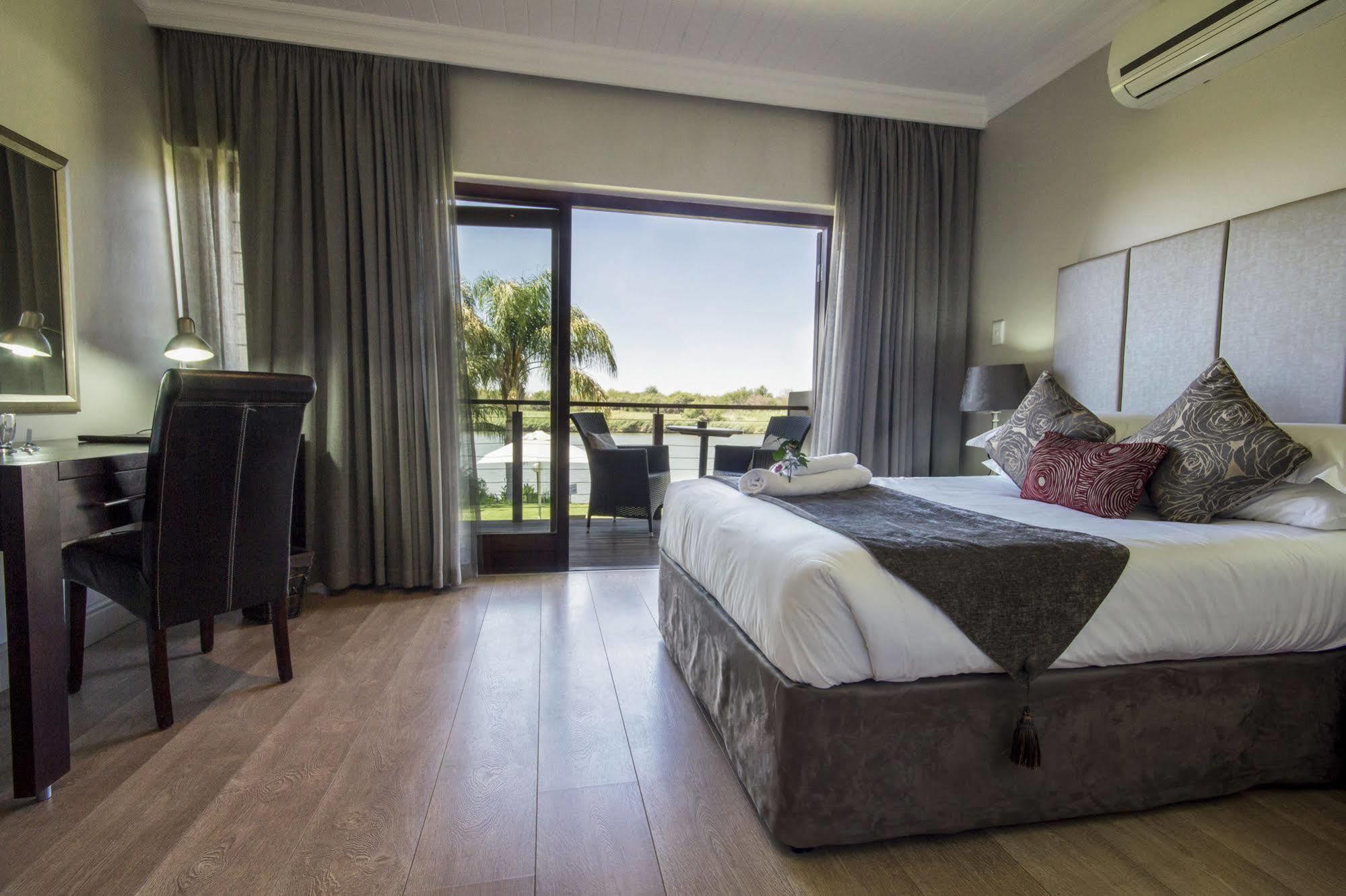 River Place Manor Upington Bagian luar foto